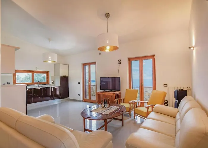 Nyaraló Francesca *